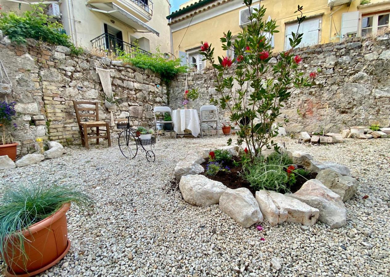 Apartamento Luxury Family House With Backyard Mantouki Exterior foto