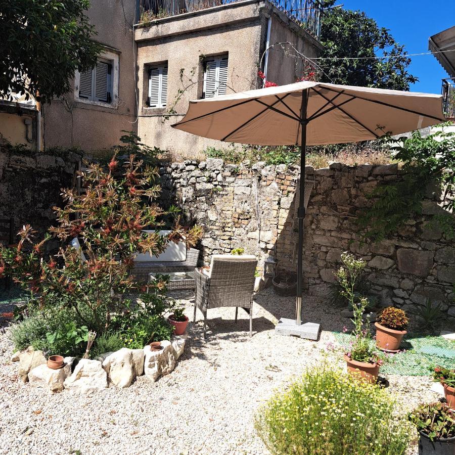 Apartamento Luxury Family House With Backyard Mantouki Exterior foto